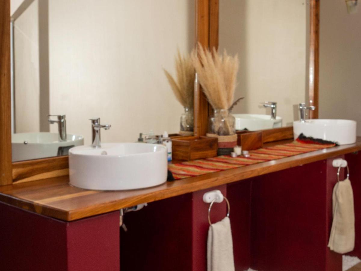 Africa Awaits Lodge & Safaris Gobabis Dış mekan fotoğraf