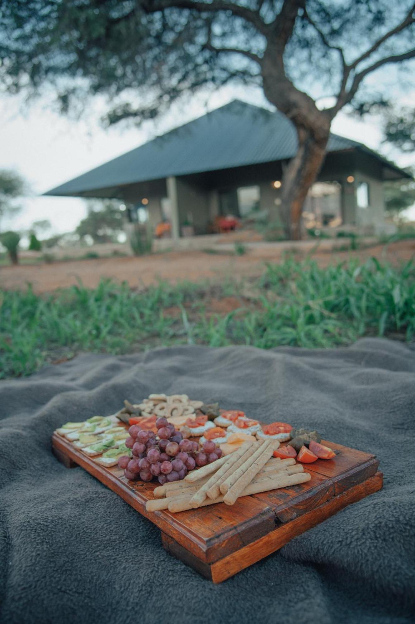 Africa Awaits Lodge & Safaris Gobabis Dış mekan fotoğraf