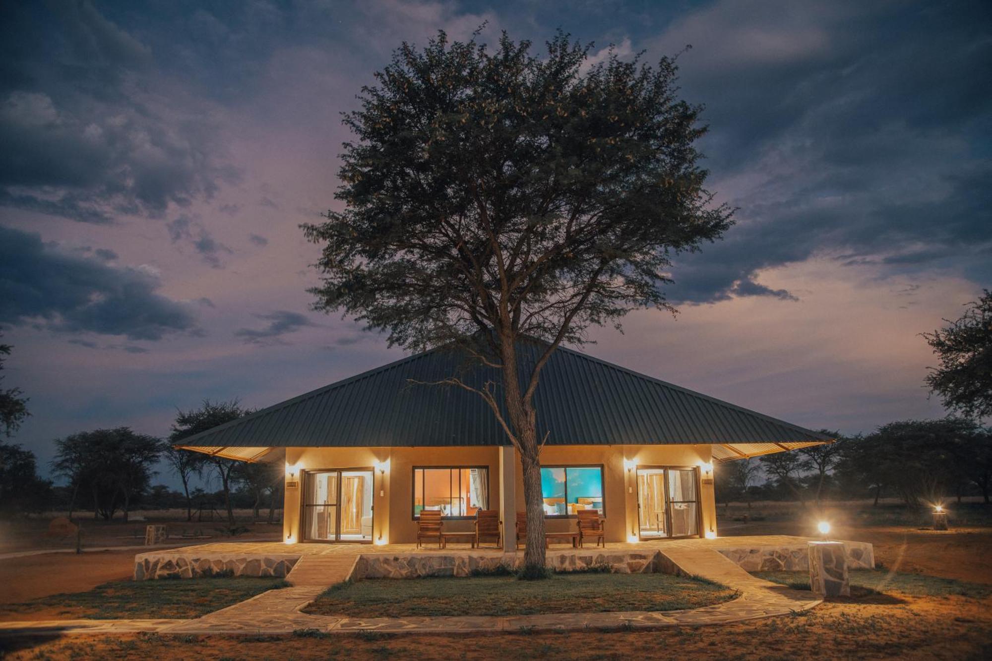Africa Awaits Lodge & Safaris Gobabis Dış mekan fotoğraf
